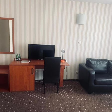 Papaver Hotel Ślesin Esterno foto