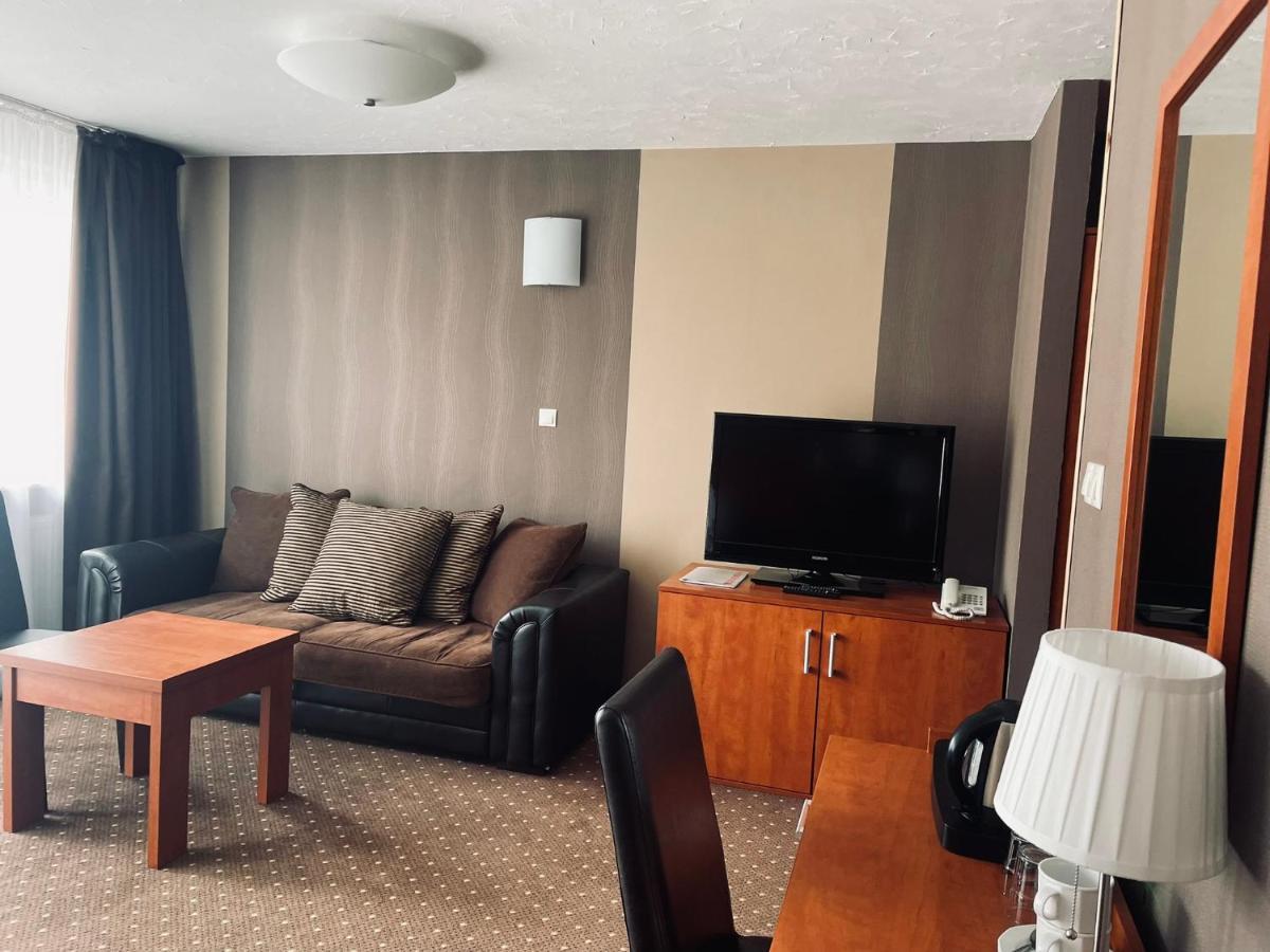Papaver Hotel Ślesin Esterno foto