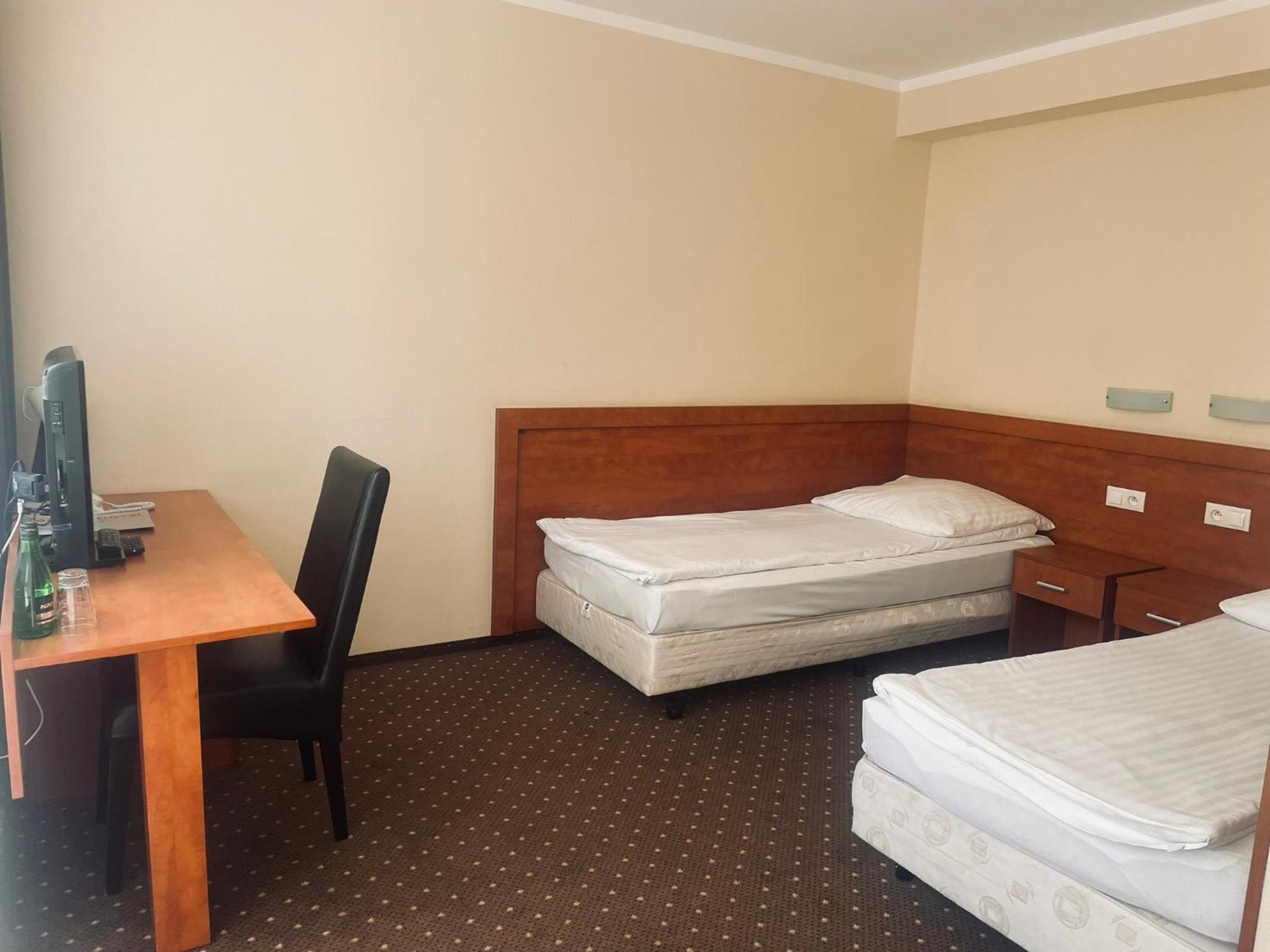 Papaver Hotel Ślesin Esterno foto