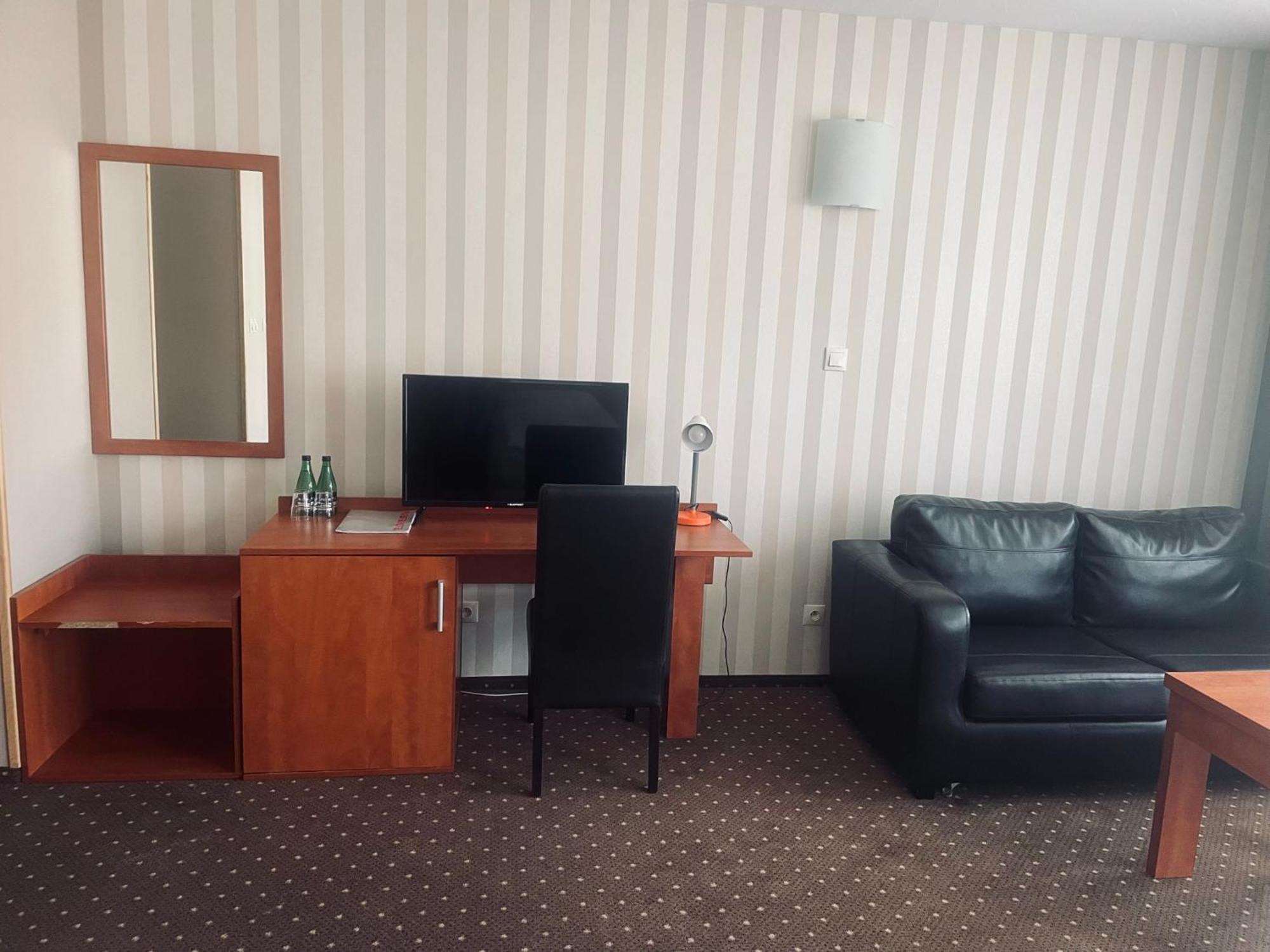 Papaver Hotel Ślesin Esterno foto