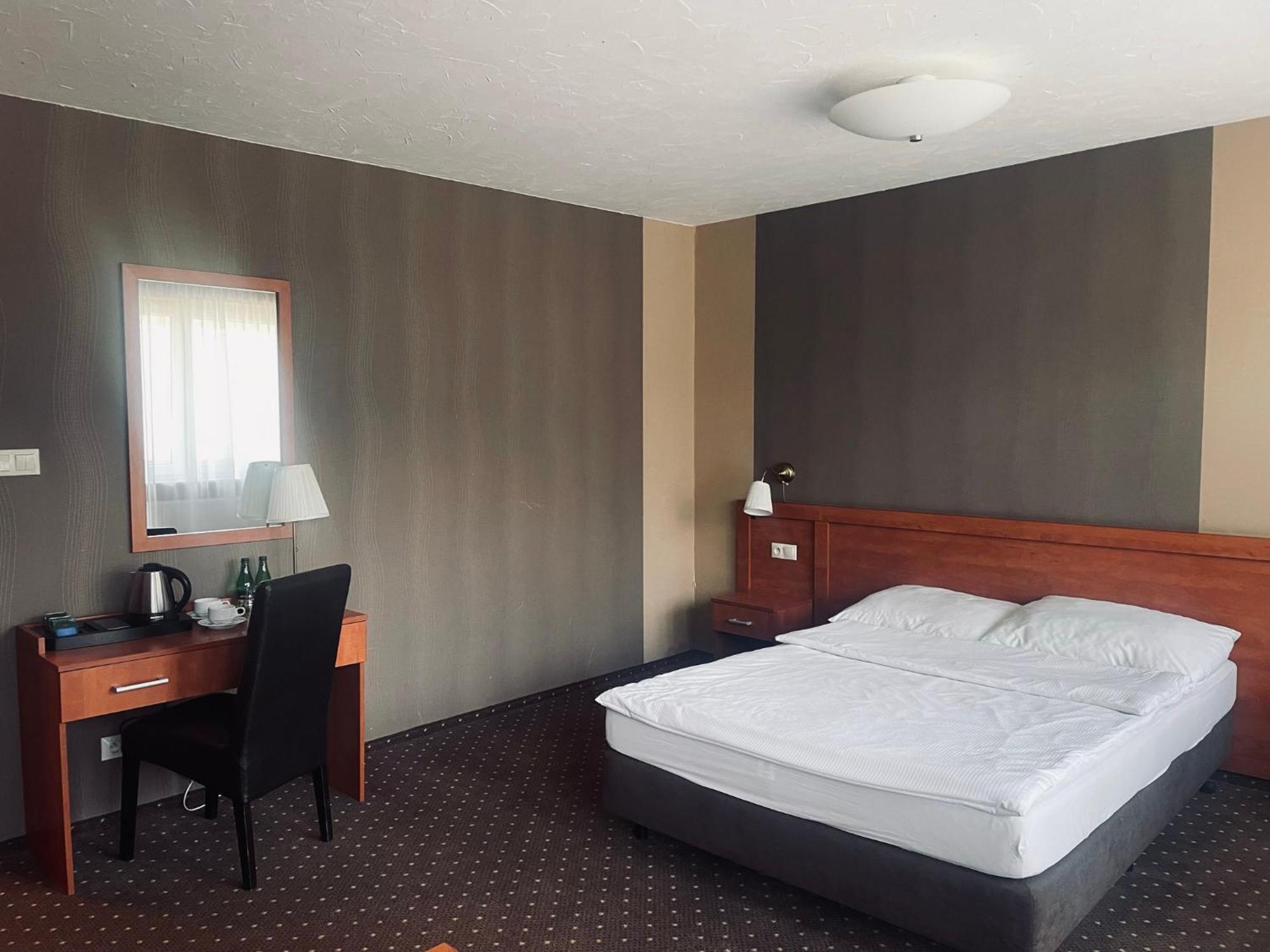 Papaver Hotel Ślesin Esterno foto