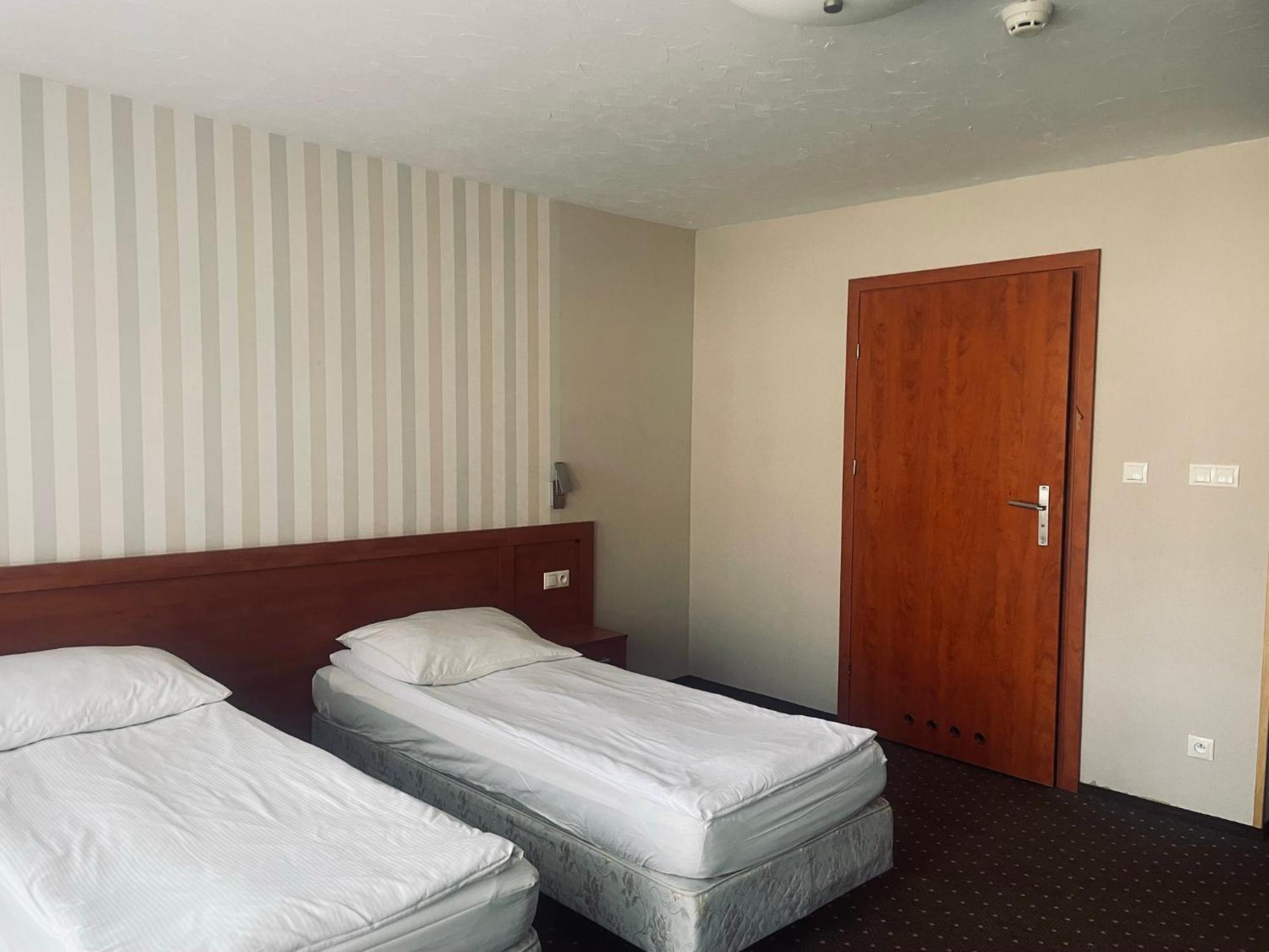 Papaver Hotel Ślesin Esterno foto