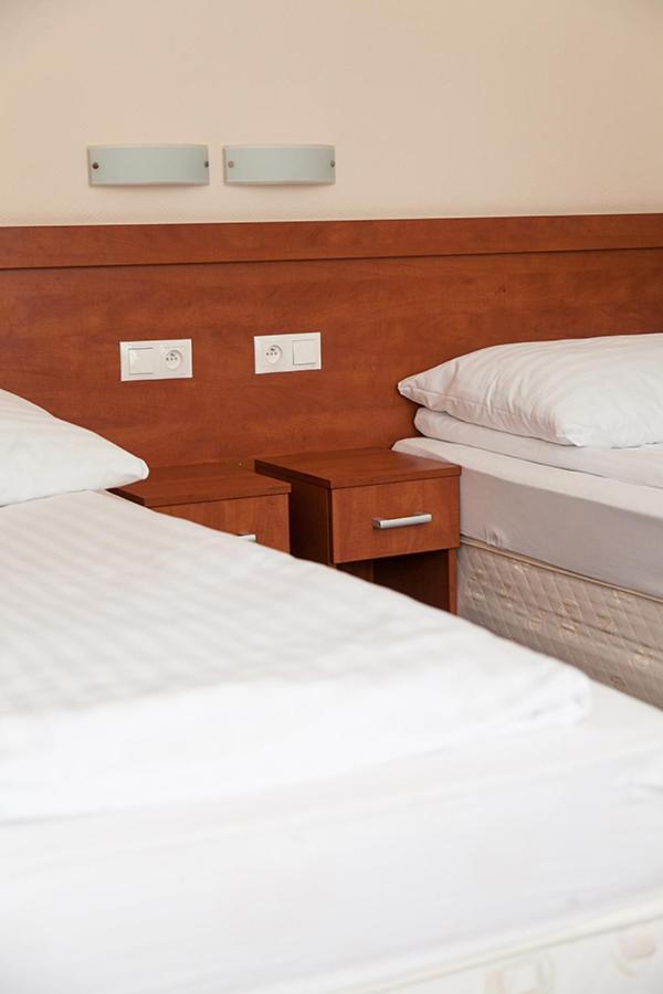 Papaver Hotel Ślesin Esterno foto