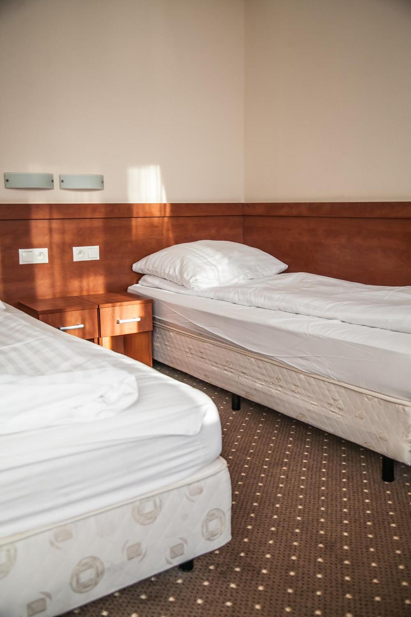 Papaver Hotel Ślesin Esterno foto