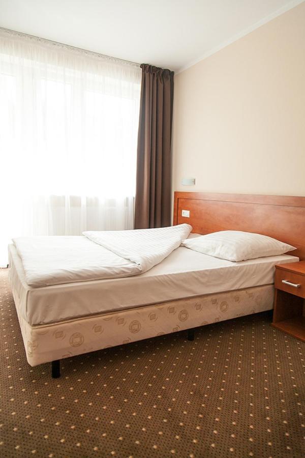 Papaver Hotel Ślesin Esterno foto